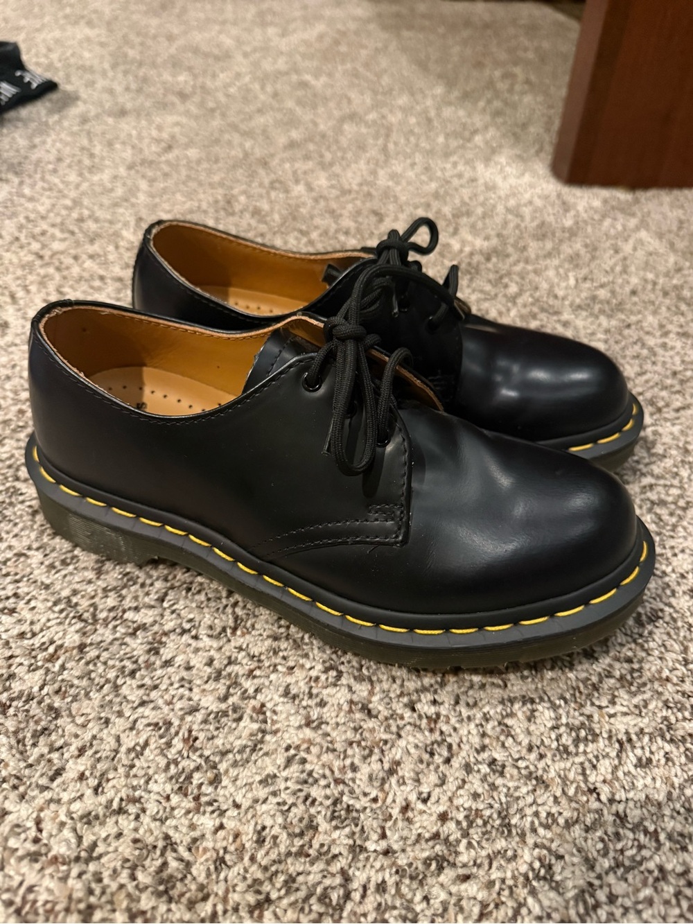 Doc Dr. Martens Classic 11837 Oxford with Yellow Stitching Sz 7
